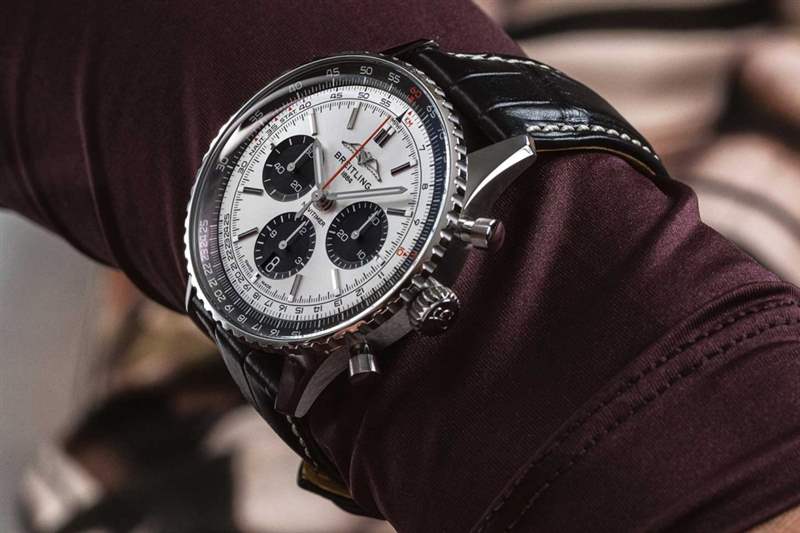百年靈NAVITIMER B01 CHRONOGRAPH 43新鮮色系搶眼登場-復刻表