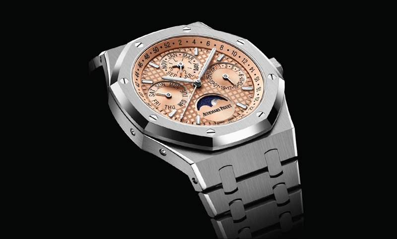 鮭魚面、鈦金屬表殼！愛彼皇家橡樹萬年歷限量版走出日本，全球發行-復刻表