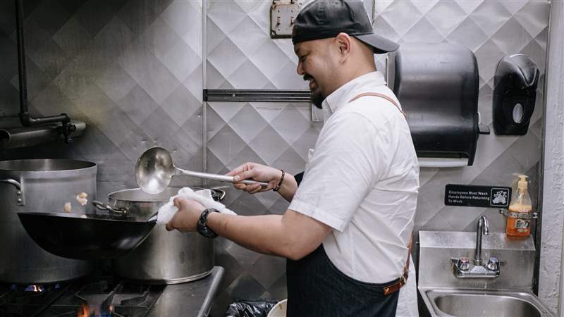 四+一“我需要一塊堅固的手表,在電視上看起來真的很好,并且可以在泡沫中幸存下來”-復(fù)刻表