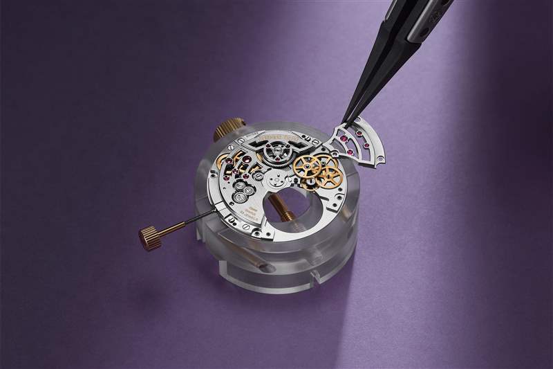 推出愛彼皇家橡樹自動(dòng)上鏈飛行陀飛輪超薄 RD#3 英寸 37 毫米-復(fù)刻表