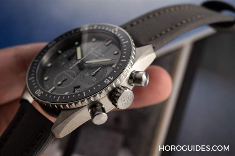 18K紅金藍面、23級鈦灰面，Blancpain五十噚深潛器飛返計時碼表兩款延伸新作-復刻表