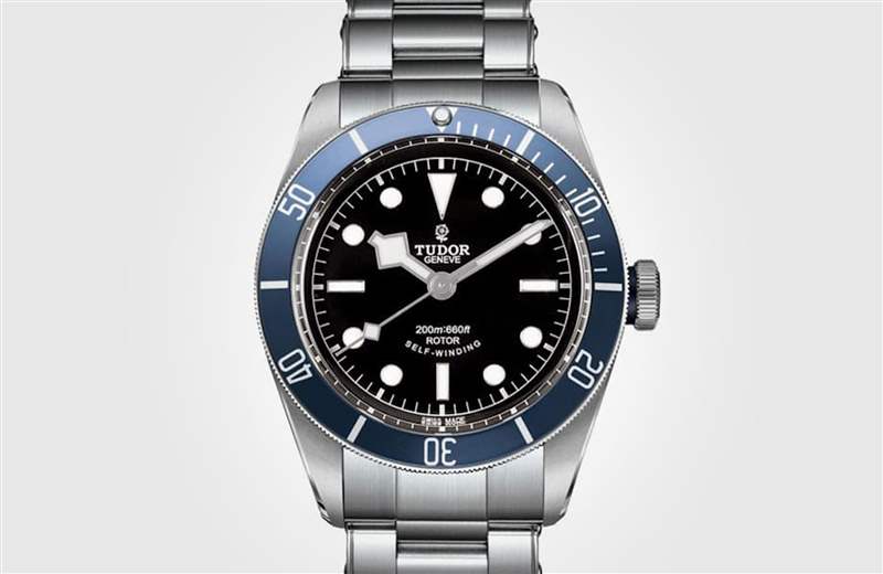 深藍色錶圈的79220B目前身價略高於定價,展現受歡迎的市場人氣。(TUDOR官網) 帝舵元祖Black Bay手表最保值 其中這款水鬼溢價率特別高-復刻表
