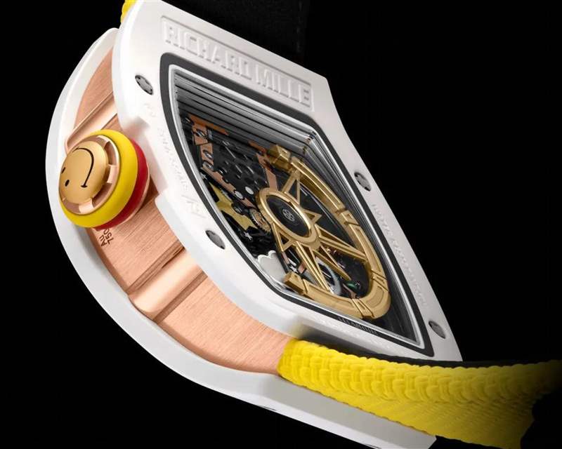ATZ白色陶瓷、紅金材質(zhì)/CRMT7自動上鏈機芯/時、分、小秒顯示/陀飛輪裝置/表冠功能顯示/藍寶石水晶鏡面、透明底蓋/防水50米/表徑48.15x39.74mm/限量50只(RICHARD MILLE官網(wǎng)) RICHARD MILLE RM 88 Smiley新手表登場黃色笑臉陀飛輪風靡全球-復刻表