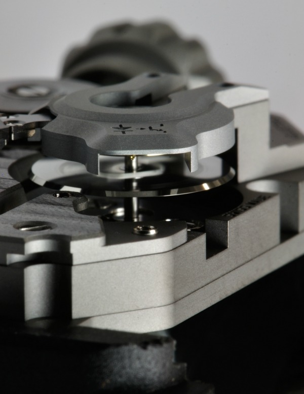 Urwerk鼓勵對EMC手表機芯進行過分精確的修補-復刻表