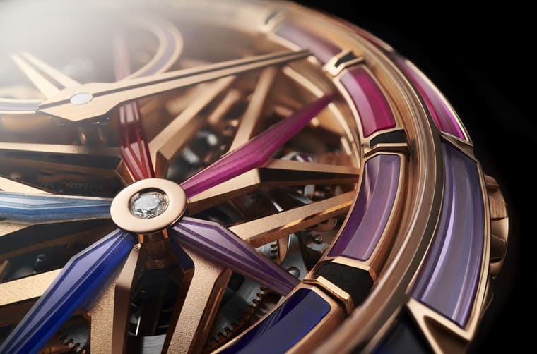 羅杰杜彼Excalibur結(jié)合尖晶石裝飾打造強烈夜光效果-復(fù)刻表