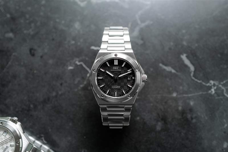 推出全新萬國工程師自動腕表40-復刻表