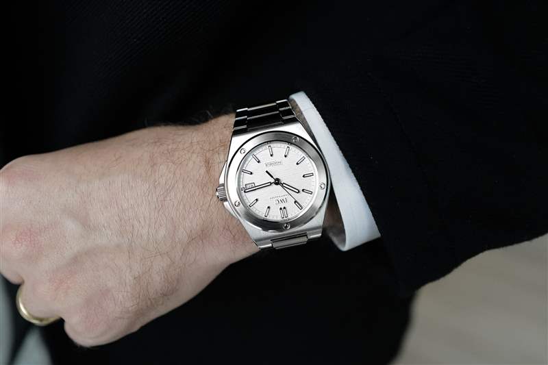 推出全新萬國工程師自動腕表40-復刻表