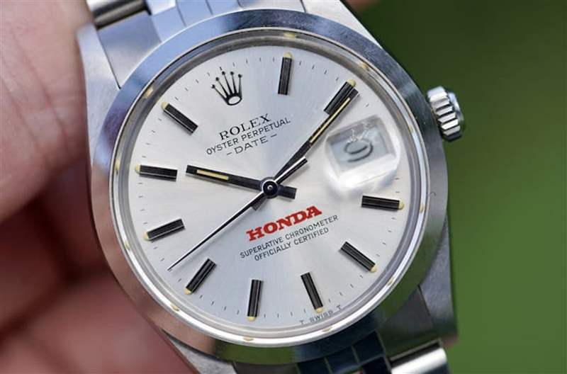 古董表選物店Wind Vintage最近上架一款勞力士Oyster Perpetual Date 15000,面盤印有本田車廠標志非常少見。 (Source:Wind Vintage) ROLEX|近日一只勞力士古董OP手表貴同款逾5倍高價皆因這Logo!-復刻表