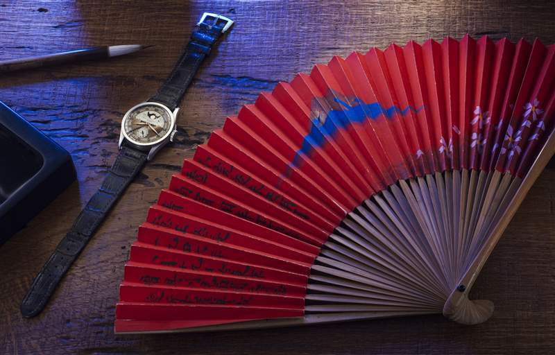 由溥儀親自題詞的紙扇(圖片來源:富藝斯) 極罕百達(dá)翡麗天價(jià)成交創(chuàng)紀(jì)錄末代皇帝溥儀珍藏世上僅8枚-復(fù)刻表