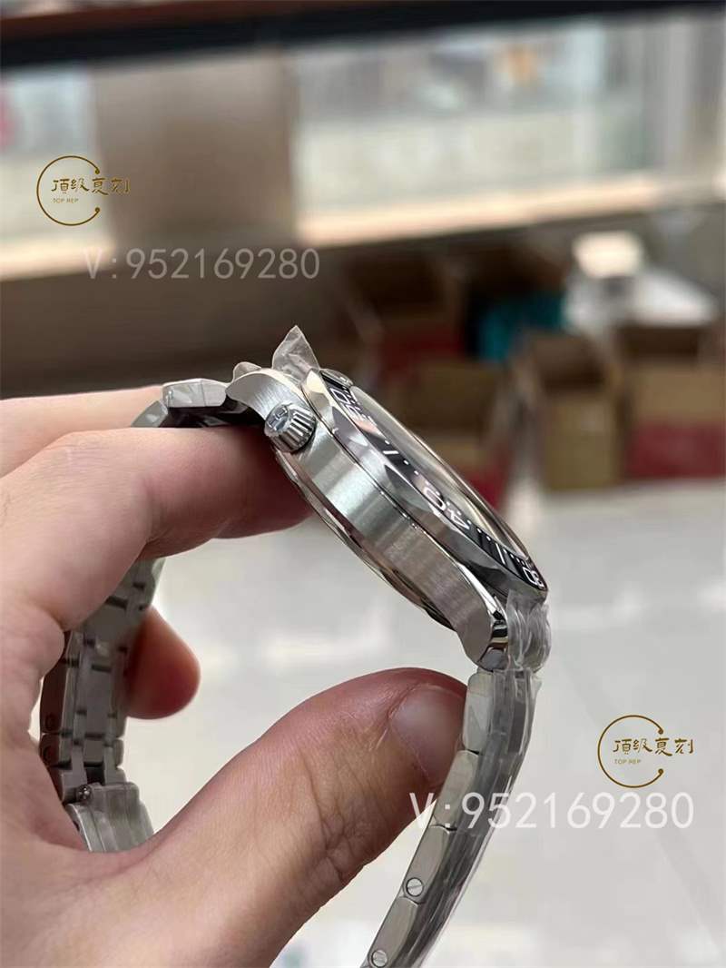 VS廠(SBF廠)黑海馬300機(jī)芯還會一眼假嗎,VS廠8800機(jī)芯還原正品避震器-復(fù)刻表