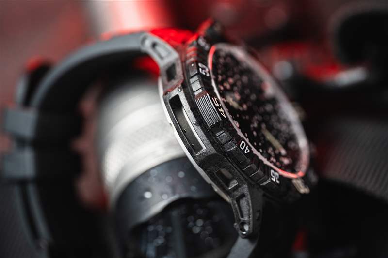 手表評(píng)測(cè):Traser P99 Q戰(zhàn)術(shù)碳纖維手表-復(fù)刻表