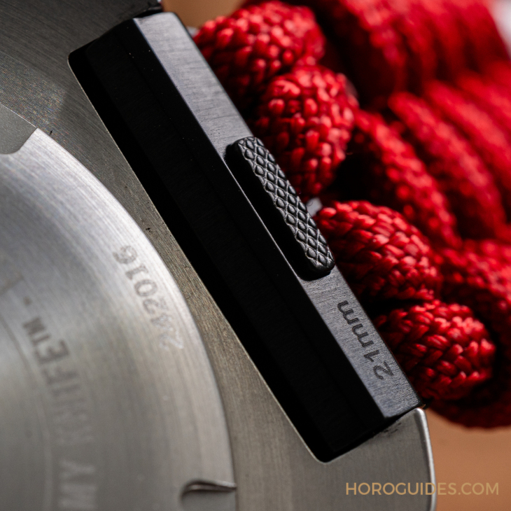 配備編織傘繩帶 最潮限量款也是超級工具表-復刻表